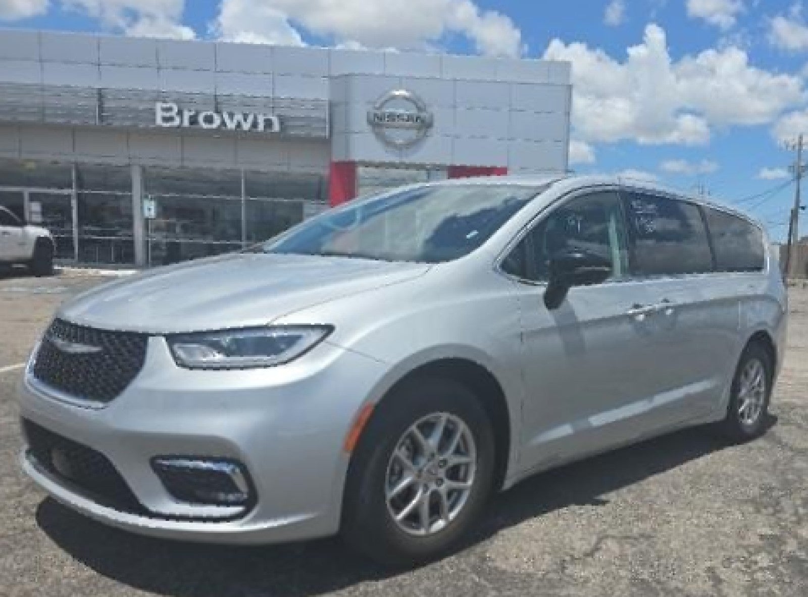 2024 Chrysler Pacifica Touring L's photo