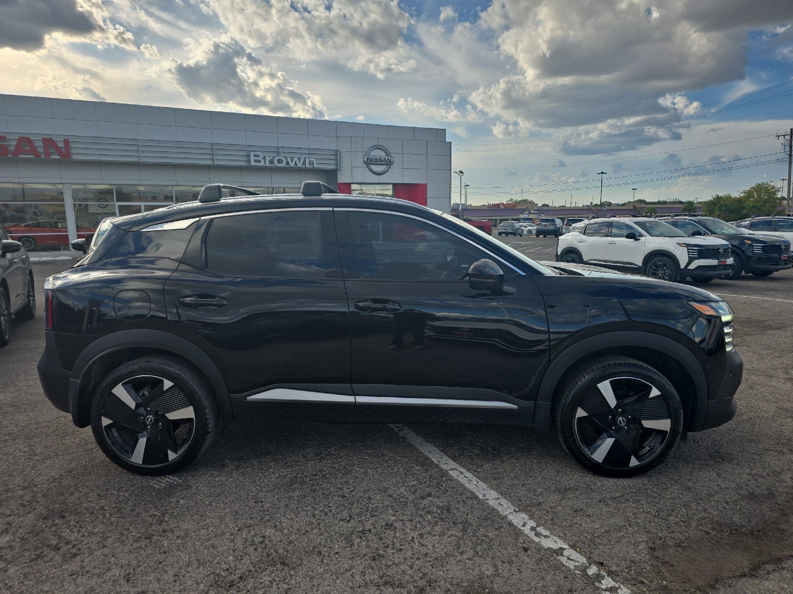 2025 Nissan Kicks SR