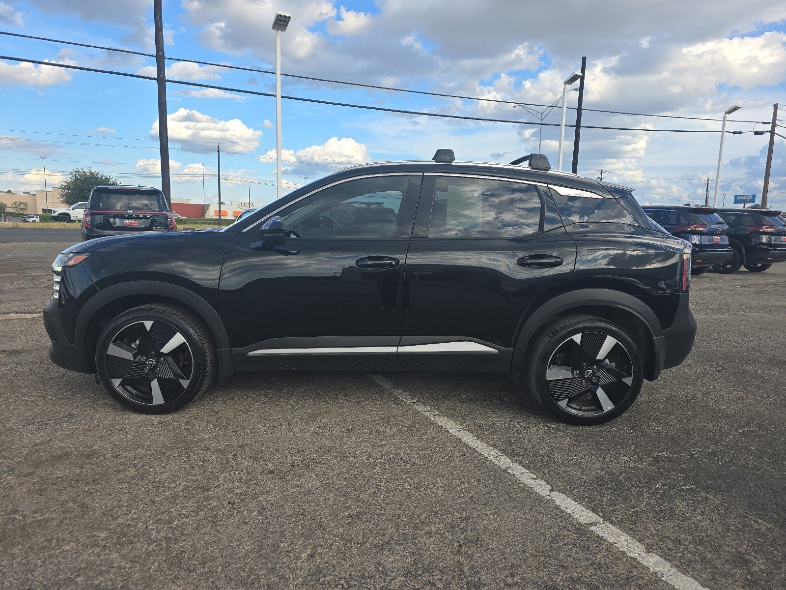 2025 Nissan Kicks SR