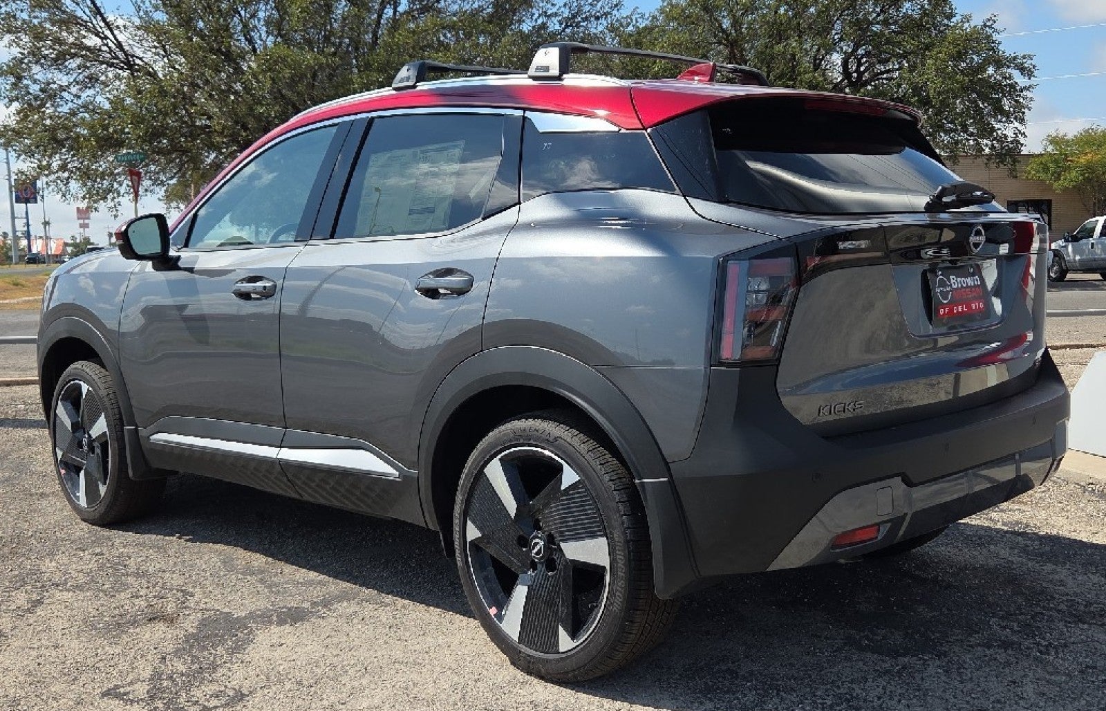 2025 Nissan Kicks SR