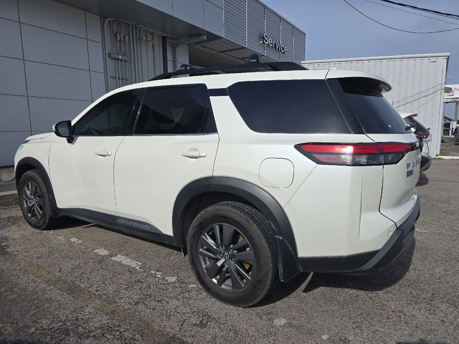 2022 Nissan Pathfinder SV