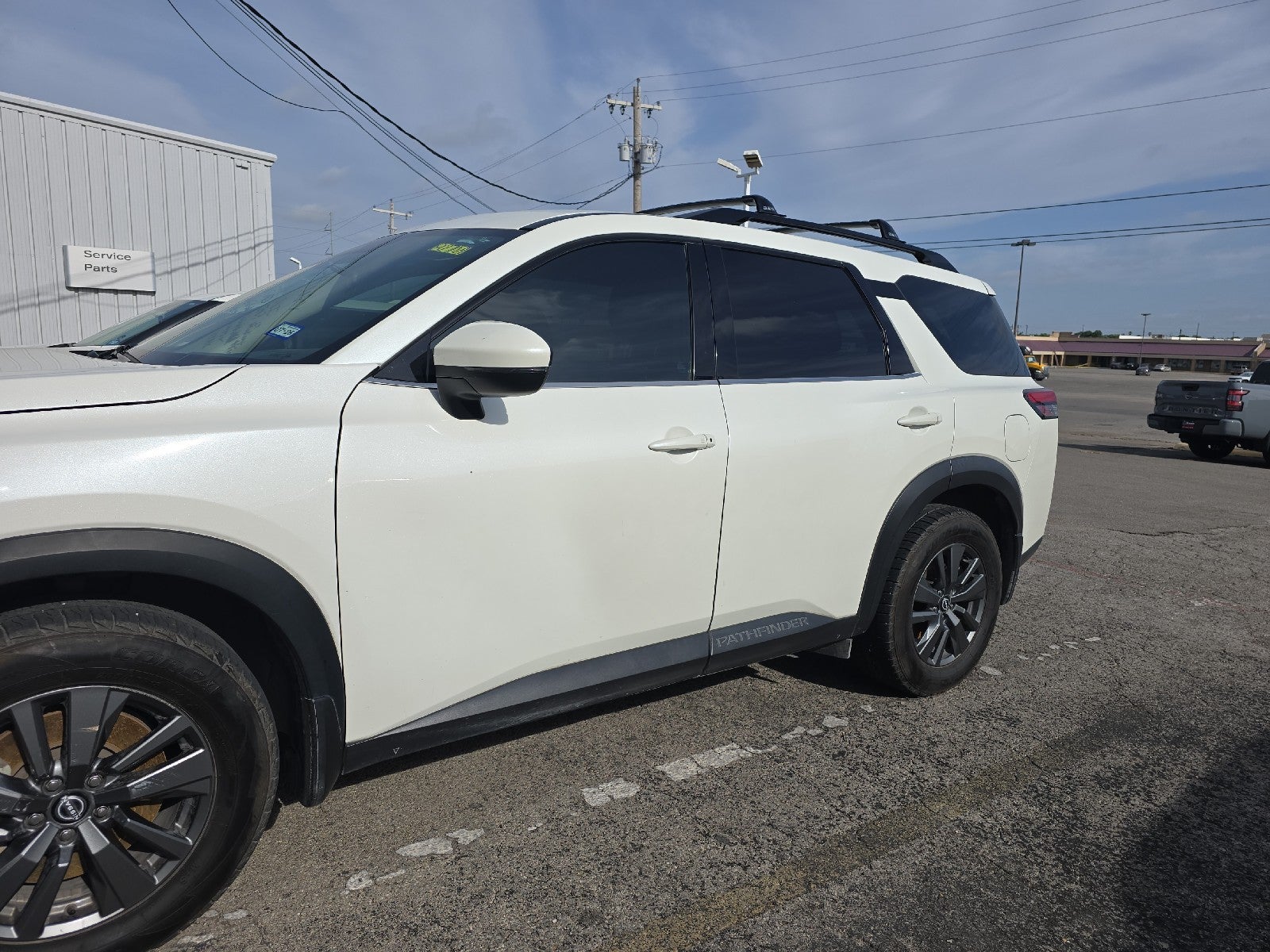 2022 Nissan Pathfinder SV