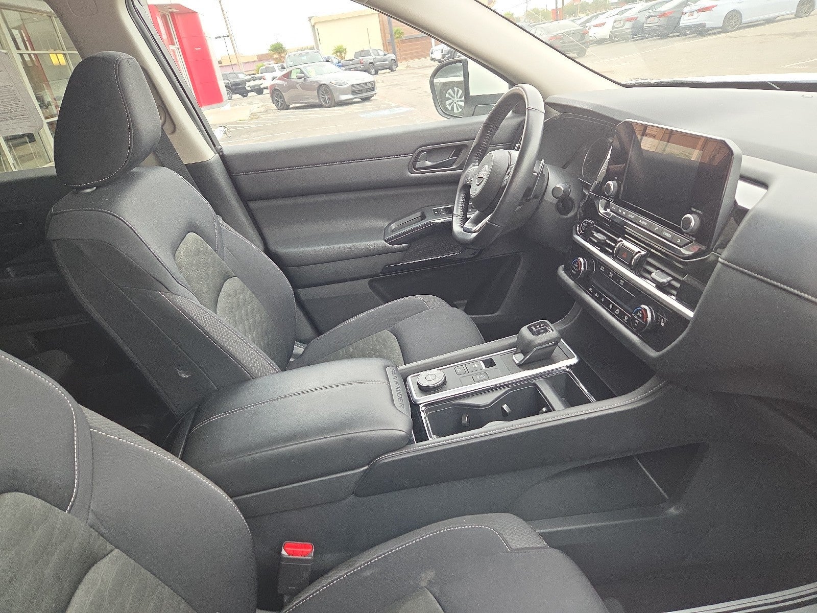 2024 Nissan Pathfinder SV