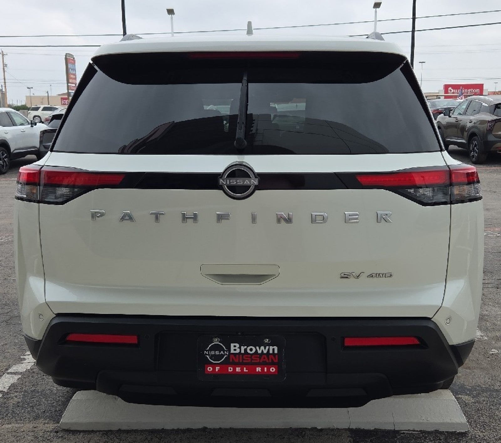 2024 Nissan Pathfinder SV