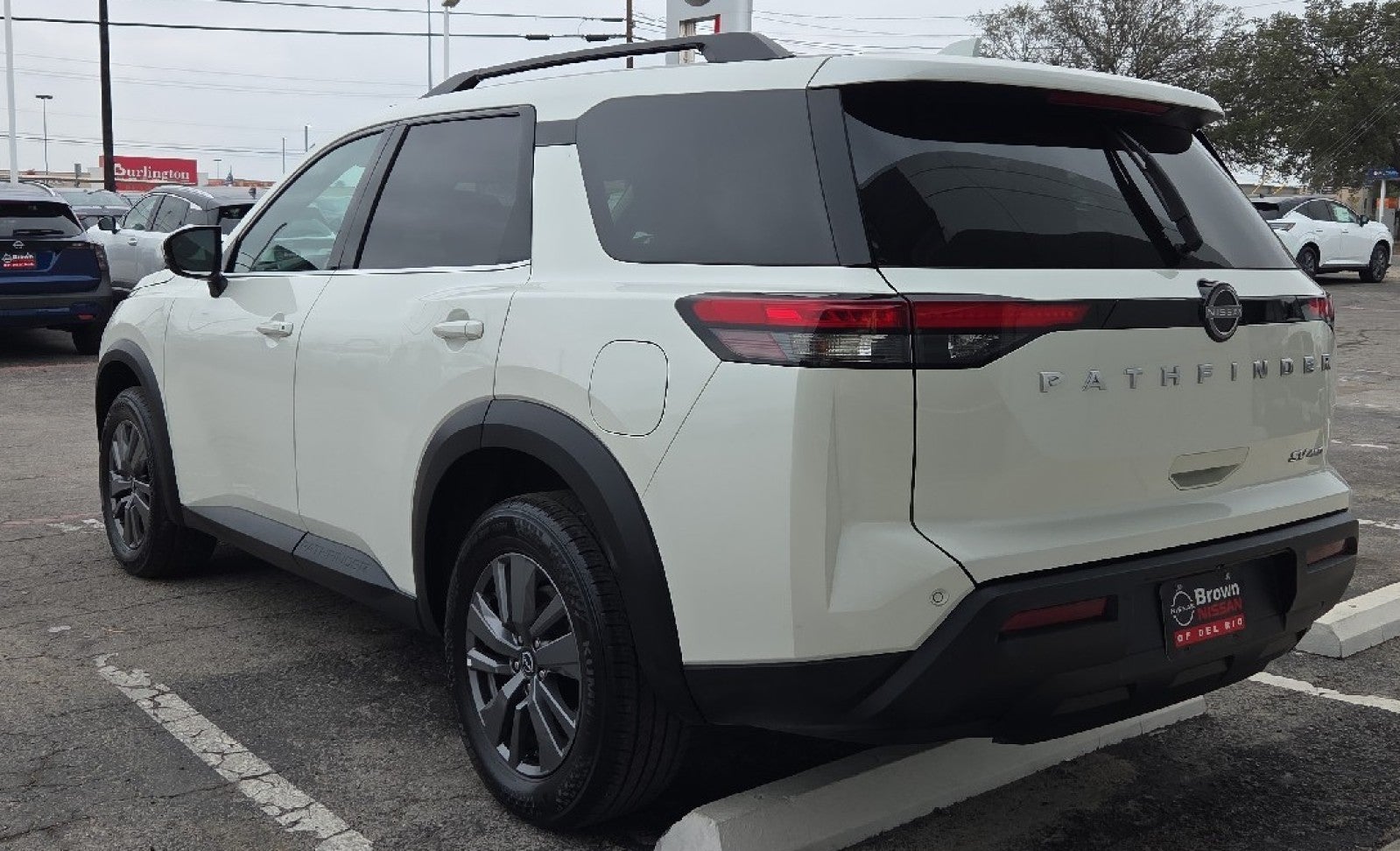 2024 Nissan Pathfinder SV