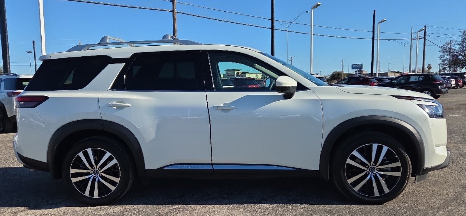 2024 Nissan Pathfinder Platinum